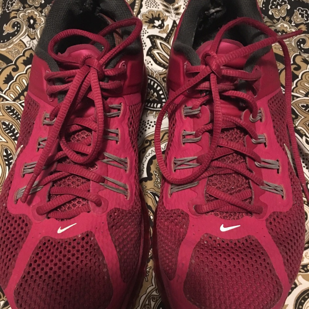 Nike fuschia or red pink airmax